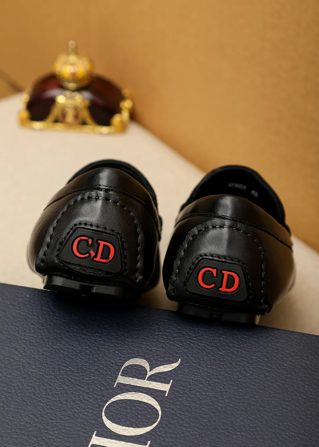 Men's shoes 💰420 💐 Product trademark: Dior "Dior" Doudou shoes Regular size: 38-44 (45🉑️customized) Product materials: Selected Italian imported first-layer calfskin upper + luxury hardware buckle, imported water-dyed sheep 🐑 leather lining. Strong three-dimensional visual effect, original outsole color: 3⃣️colors🉑️select